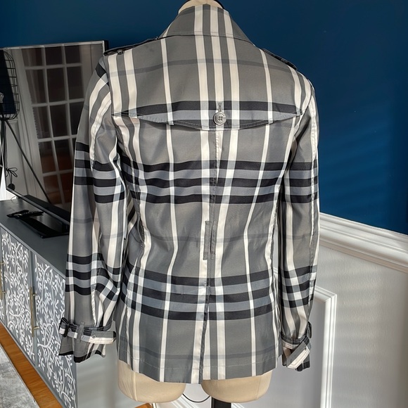 Burberry rain coat - Picture 3 of 6